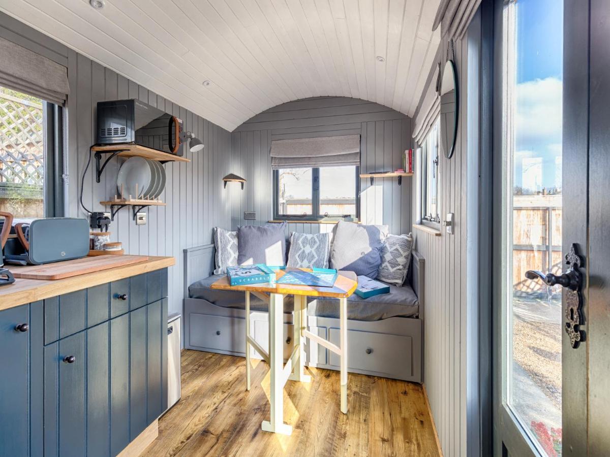 Pass The Keys Whitstable Shepherds Hut Minutes From The Harbour Villa Exteriör bild