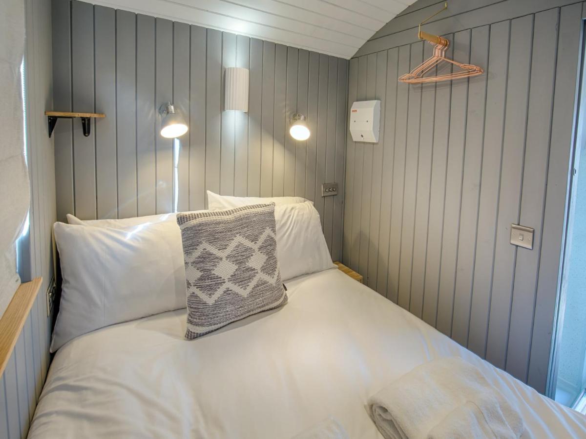 Pass The Keys Whitstable Shepherds Hut Minutes From The Harbour Villa Exteriör bild