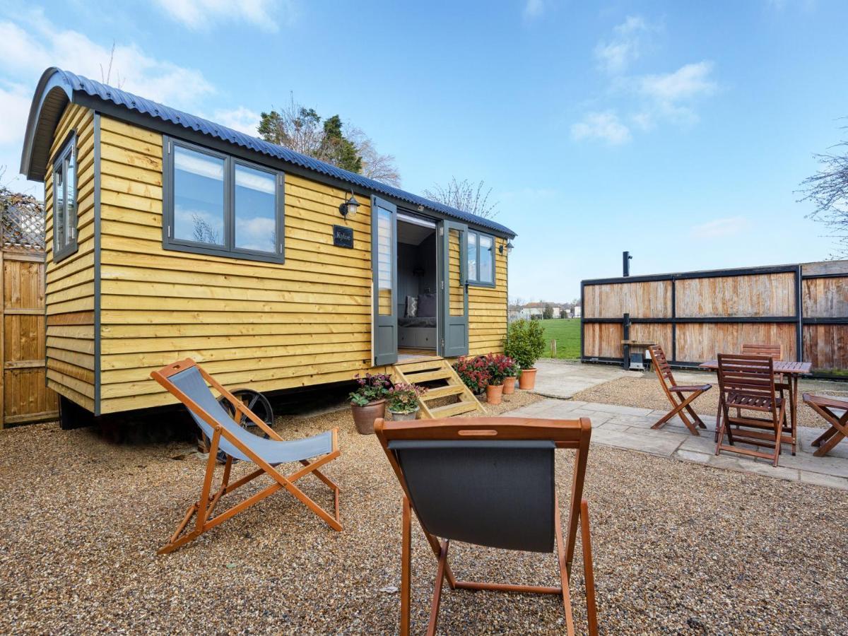 Pass The Keys Whitstable Shepherds Hut Minutes From The Harbour Villa Exteriör bild