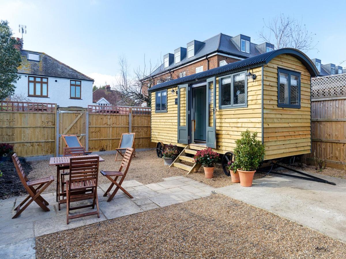 Pass The Keys Whitstable Shepherds Hut Minutes From The Harbour Villa Exteriör bild