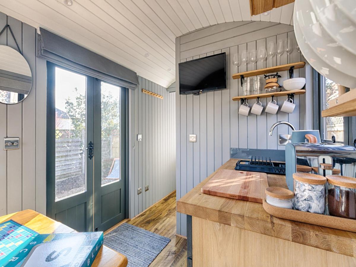 Pass The Keys Whitstable Shepherds Hut Minutes From The Harbour Exteriör bild