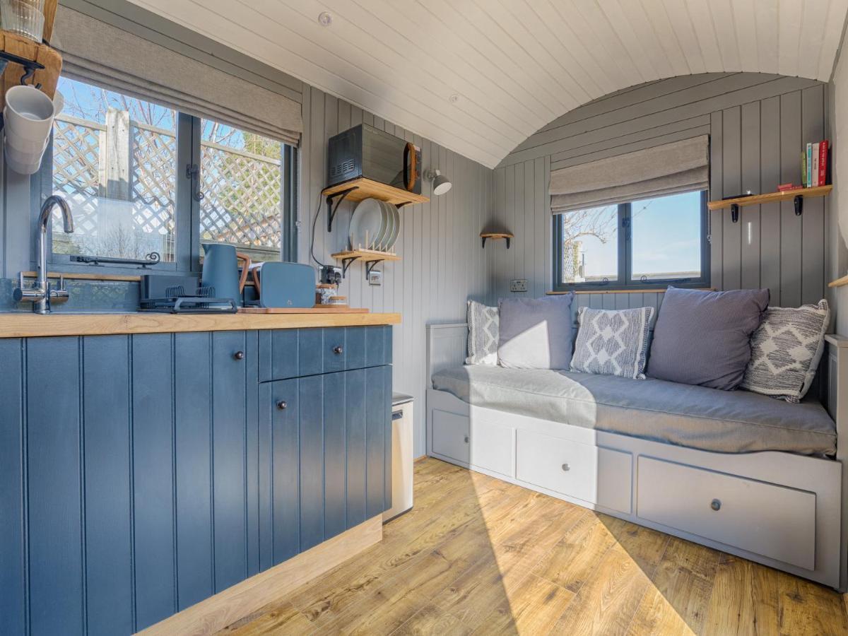 Pass The Keys Whitstable Shepherds Hut Minutes From The Harbour Villa Exteriör bild