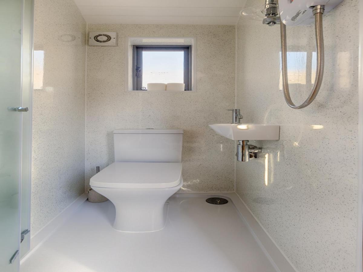 Pass The Keys Whitstable Shepherds Hut Minutes From The Harbour Exteriör bild