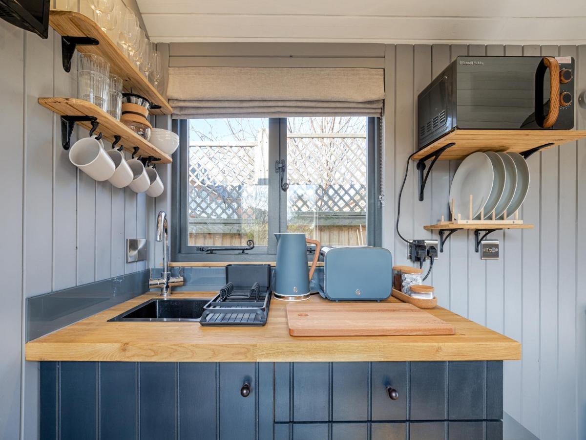 Pass The Keys Whitstable Shepherds Hut Minutes From The Harbour Exteriör bild