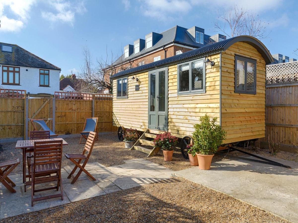 Pass The Keys Whitstable Shepherds Hut Minutes From The Harbour Villa Exteriör bild