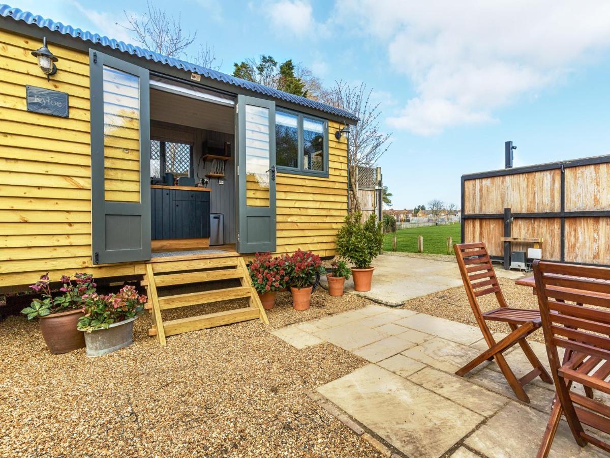 Pass The Keys Whitstable Shepherds Hut Minutes From The Harbour Villa Exteriör bild