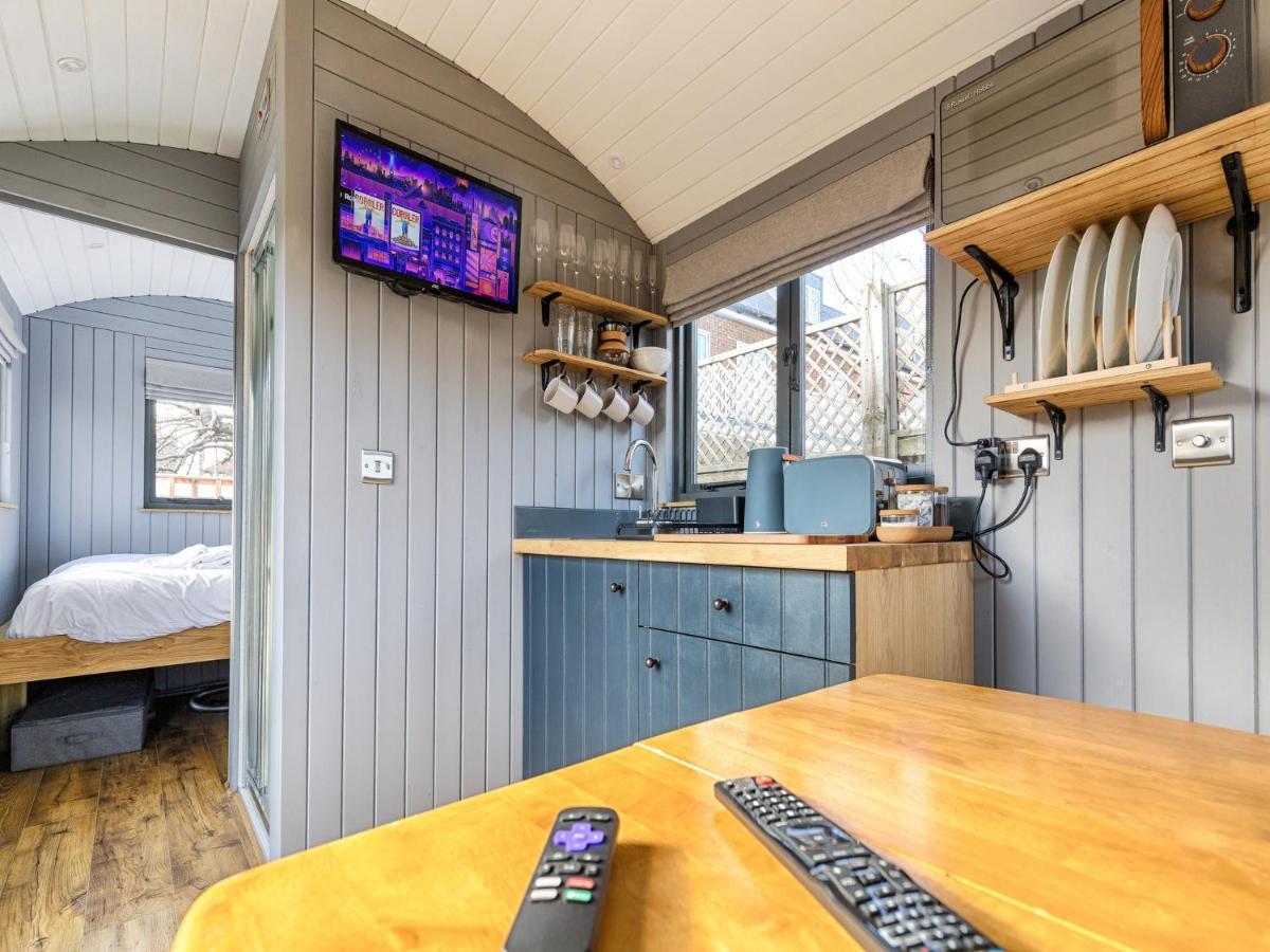 Pass The Keys Whitstable Shepherds Hut Minutes From The Harbour Exteriör bild